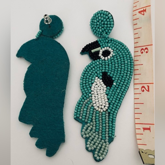 🛍️Fun Beaded Parrot Dandle Earrings. Perfect for Summer! - Picture 5 of 6